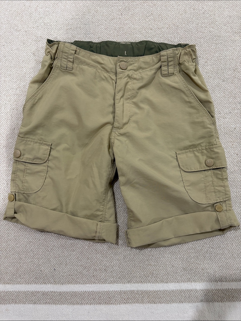 REI Girls M(10/12) Tan Nylon Cargo Shorts Adjustable Waist and length Like New